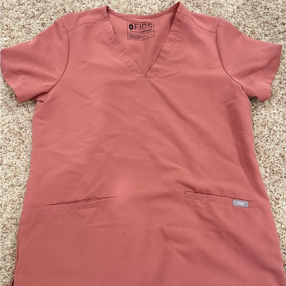 FIGS Women's V-Neck Scrub Top - Pink